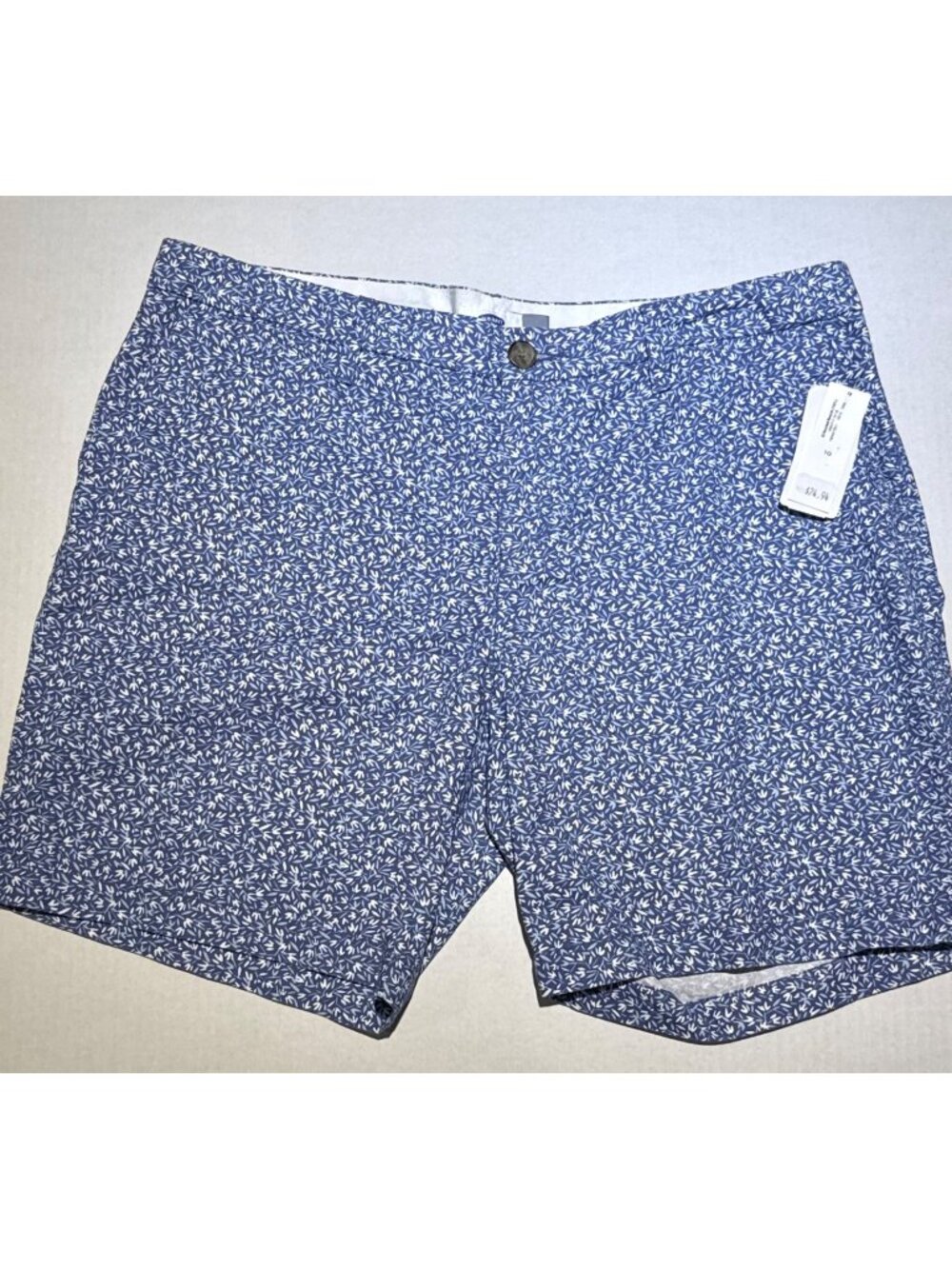 Old Navy blue white floral shorts womens 10 NWT 7" inseam mid rise